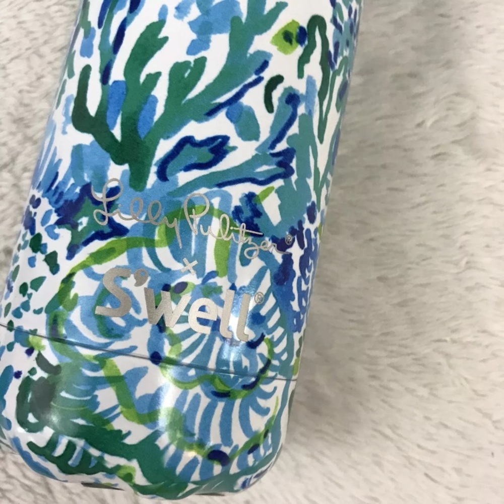 Lilly Pulitzer • S’well Bottle - Picture 2 of 4